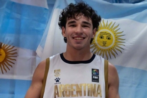 新坎帕佐？阿根廷U19后卫苏卡茨基单场15助刷新赛会纪录