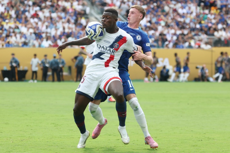 咋回事？门德斯本赛季防遍萨拉赫、萨卡、亚马尔..却被切尔西爆破