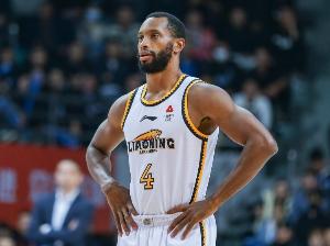 靠谱火力点！弗格21分钟11中7拿到22分 三分8中5