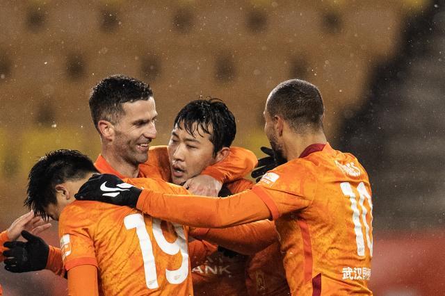 华体会手机网页版-绝境中抢分成功拿到主动权 汉军领跑保级“三国杀”